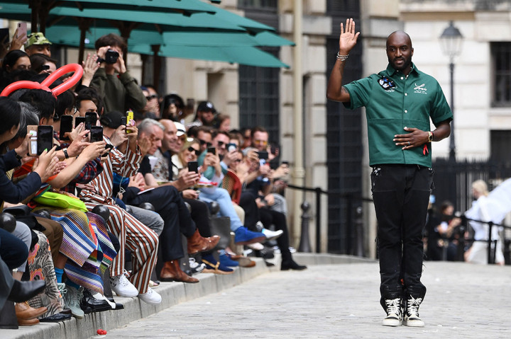 Abloh adalah pria kulit hitam pertama yang menjadi salah satu unsur pimpinan kreatif di lini busana top asal Prancis tersebut. Abloh mampu membawa busana jalanan seperti hoodies dan sneaker ke atas panggung catwalk dunia. Abloh dipilih menjadi direktur artistik koleksi pria LV ada 2018 silam.