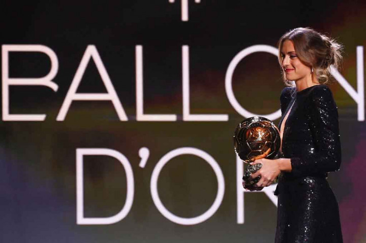 Putellas adalah pemenang ketiga dari hadiah tersebut, mengikuti jejak Ada Hegerberg, yang memenangkan Ballon d'Or wanita perdana pada 2018, dan bintang Piala Dunia Amerika Serikat Megan Rapinoe, pemenang pada 2019.  Penghargaan Ballon d'Or 2020 dibatalkan karena pandemi.