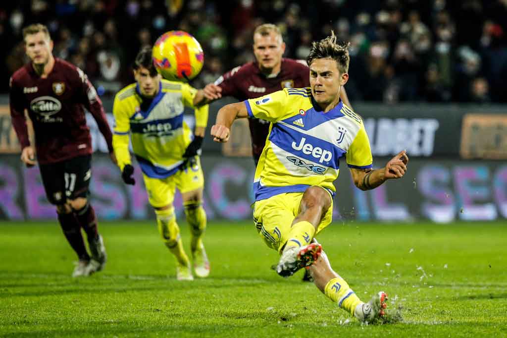 Juve mendapatkan hadiah tendangan penalti pada menit ketiga injury time setelah Morata dijatuhkan oleh Norbert Gyomber. Dybala maju jadi algojo namun terpeleset kala mengambil ancang-ancang sehingga sepakannya melambung tinggi di atas mistar gawang. Skor 2-0 untuk Juve bertahan hingga laga usai.