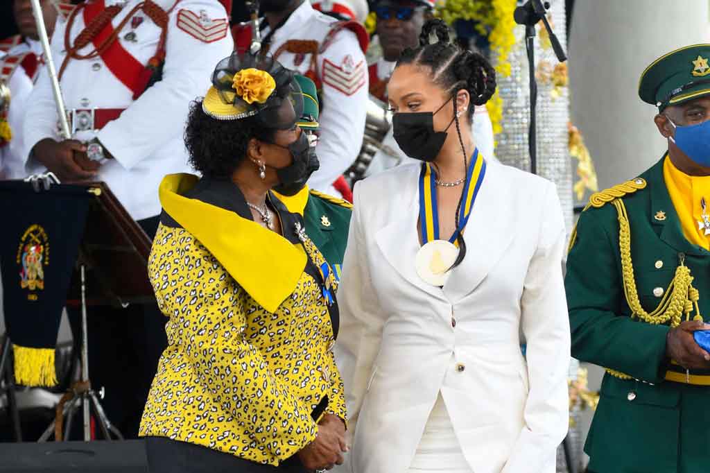 Barbados sebelumnya telah menganugerahkan gelar duta besar luar biasa dan berkuasa penuh kepada miliarder penyanyi dan pengusaha wanita pemenang Grammy tersebut pada 2018, dan menugaskannya untuk mempromosikan pendidikan dan pariwisata.