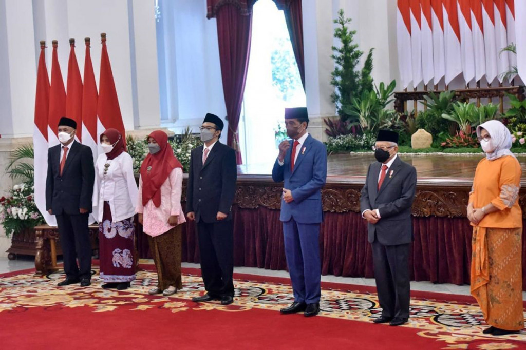 Pelantikan digelar secara terbatas dengan menerapkan protokol kesehatan yang ketat.