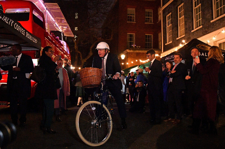 Sebanyak 12 bisnis dari seluruh Inggris memiliki kios untuk memamerkan produk mereka.