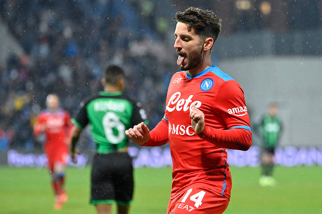 Il Partenolei lantas menggandakan keunggulan delapan menit kemudian lewat Dries Mertens menyelesaikan umpan matang Plotr Zielinski.