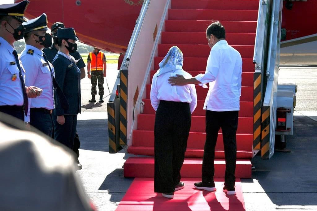 Presiden dan rombongan lepas landas dari Pangkalan TNI AU Halim Perdanakusuma, Jakarta, menggunakan Pesawat Kepresidenan Indonesia-1 pada Kamis, 2 Desember 2021 sekitar pukul 08.00 WIB.