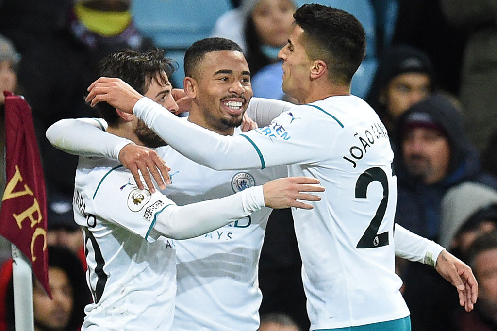Keunggulan itu bertambah dua menit jelang turun minum kala City memanfaatkan situasi serangan balik yang berakhir dengan umpan Gabriel Jesus disambut tembakan voli Bernardo Silva yang bebas tanpa kawalan di area tiang jauh.
