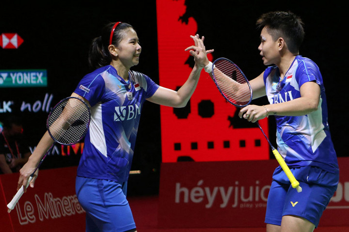 Pasangan Greysia Polii/Apriyani Rahayu menelan kekalahan dua gim langsung dari ganda putri Korea Selatan Kim Soyeong/Kong Heeyong pada pertandingan kedua babak penyisihan Grup A World Tour Finals 2021, Kamis, 2 Desember 2021.