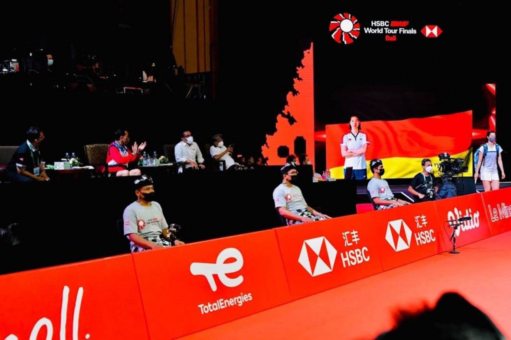 Dalam kesempatan tersebut, Presiden Jokowi menyaksikan pertandingan tunggal putri antara pemain India, Pusarla Venkata Sindhu, melawan pemain Jerman, Yvonne Li di lapangan 1.