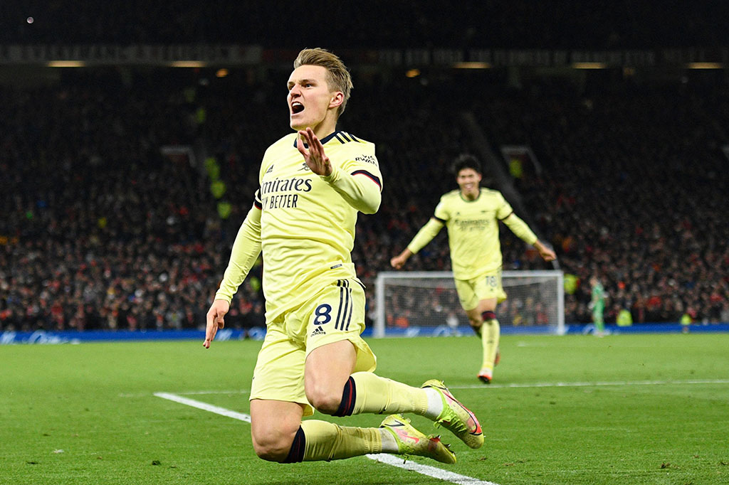 Namun keunggulan tuan rumah hanya bertahan seumur jagung, sebab dua menit kemudian Odegaard mengoyak gawang tuan rumah memanfaatkan umpan akurat dari Martinelli.