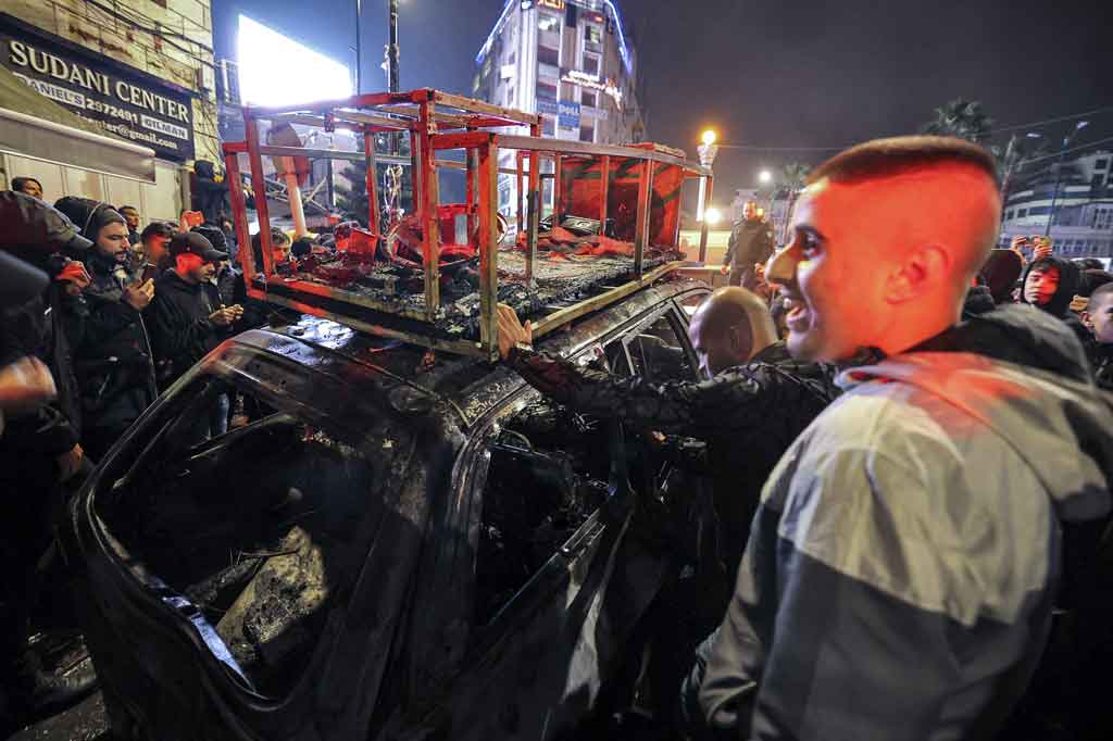Tidak segera jelas mengapa kedua orang Israel tersebut memasuki kota di Tepi Barat yang diduduki. Media lokal melaporkan bahwa mereka tampaknya tidak sengaja mengemudi ke Ramallah.