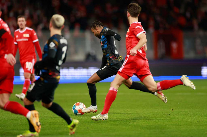 Leipzig, yang kemenangan tandang terakhirnya di Bundesliga terjadi pada April, sempat menyamakan kedudukan tujuh menit kemudian lewat tembakan Christopher Nkunku dari jarak 25 meter ketika kiper Andreas Luthe salah menilai arah bola.
