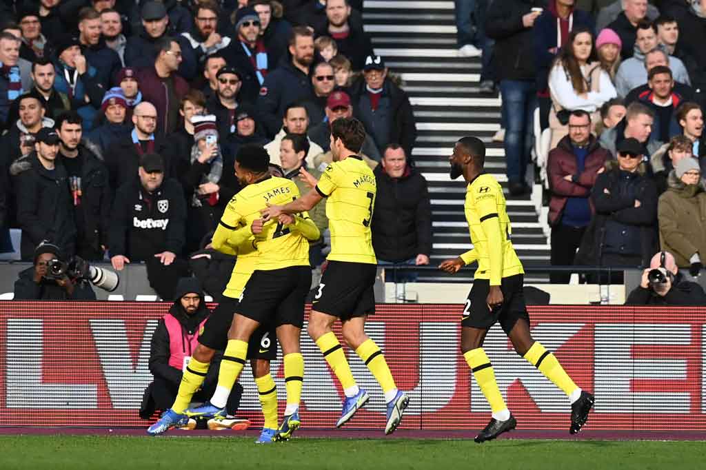 Namun, semenit jelang turun minum Chelsea sukses merestorasi keunggulan mereka memanfaatkan serangan balik cepat yang diakhiri sepakan voli Mount menyambut umpan jauh Hakim Ziyech.