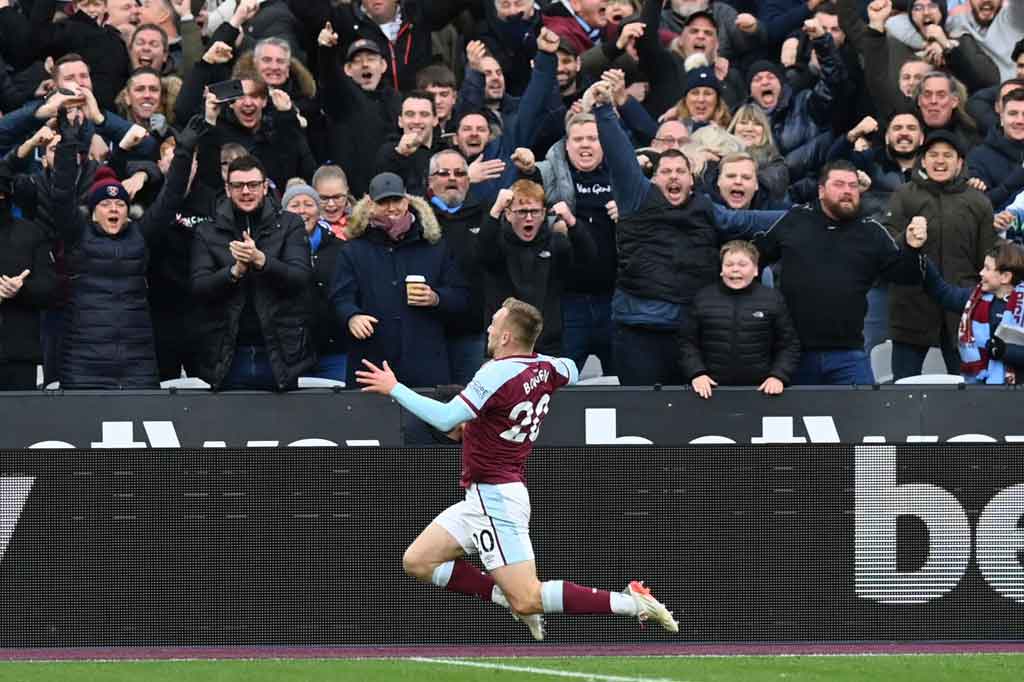Turun minum dalam keadaan tertinggal, West Ham langsung menggempur pertahanan tamunya di awal babak kedua. Dan hasilnya pada menit ke-56 Jarrod Bowen sukses membuat kedudukan kembali imbang 2-2.