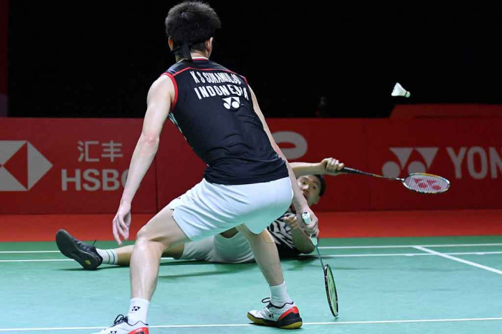 Ganda putra peringkat satu dunia ini sempat tertinggal di gim pertama dari pasangan peraih medali emas Olimpiade Tokyo itu, namun sukses mengamankan dua gim selanjutnya dengan skor akhir 18-21, 23-21, 21-17.