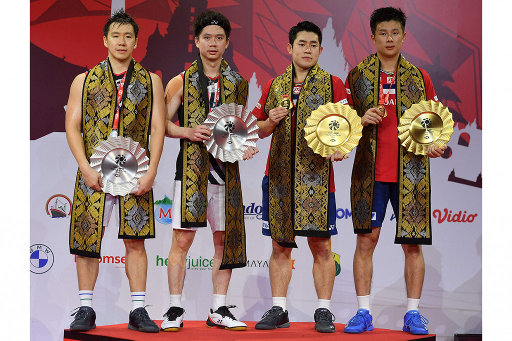 Pasangan ganda putra Indonesia Marcus Fernaldi Gideon/Kevin Sanjaya Sukamuljo harus puas menjadi runner-up BWF World Tour Finals 2021, setelah kalah rubber game dari pasangan Jepang Takuro Hoki/Yugo Kobayashi pada laga final.
