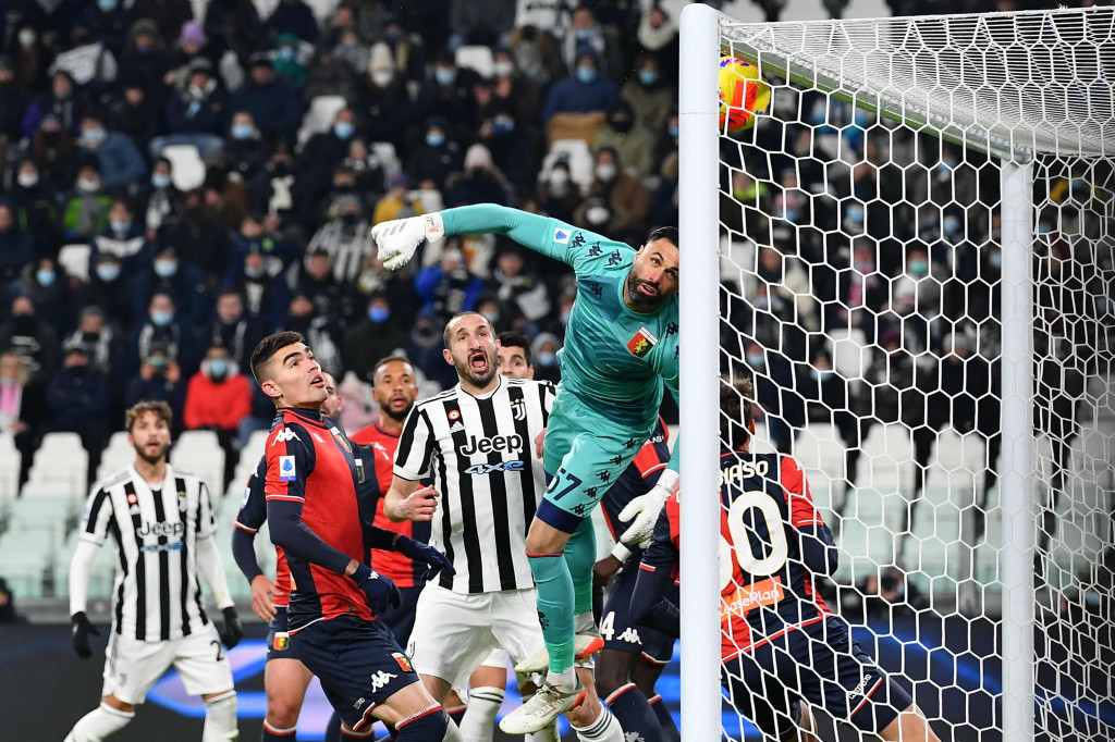 Juventus sudah unggul saat laga baru berjalan sembilan menit lewat gol Juan Cuadrado. Meski memegang kendali permainan, Juventus kesulitan menambah gol menyusul penampilan apik Salvatore Sirigu di bawah mistar gawang Genoa.
