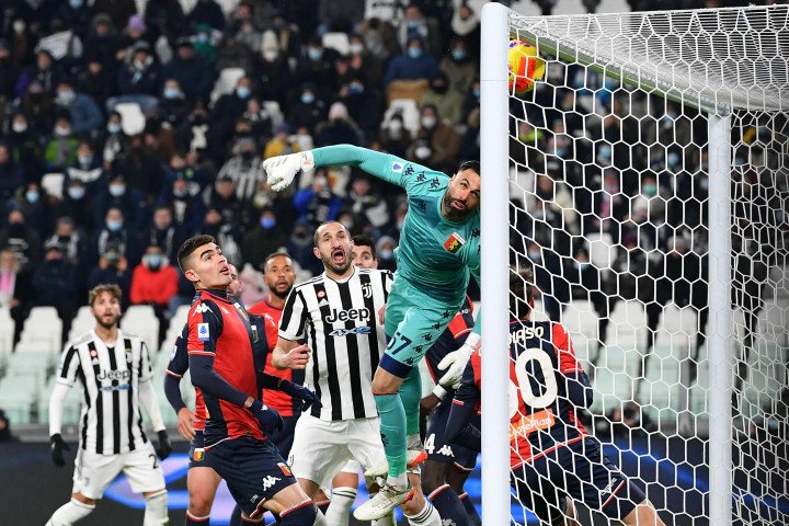 Juventus sudah unggul saat laga baru berjalan sembilan menit lewat gol Juan Cuadrado. Meski memegang kendali permainan, Juventus kesulitan menambah gol menyusul penampilan apik Salvatore Sirigu di bawah mistar gawang Genoa.