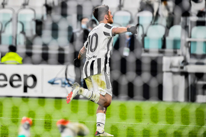 Dominasi Juventus membuat Genoa kesulitan menciptakan peluang. Gempuran Juventus baru membuahkan gol kedua pada menit ke-82 lewat sepakan Paulo Dybala.