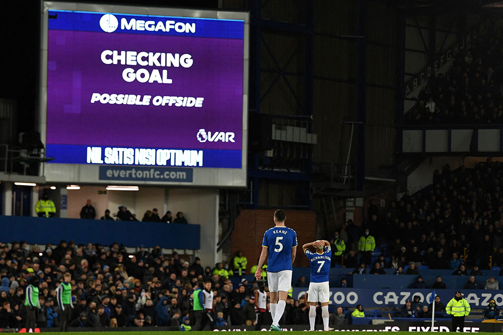 Pada menit ke-57 Richarlison kembali menjebol gawang Arsenal setelah memperdaya kiper Aaron Ramsdale dalam situasi satu lawan satu. Tetapi lagi-lagi gol tersebut dianulir karena penyerang asal Brasil itu offside.