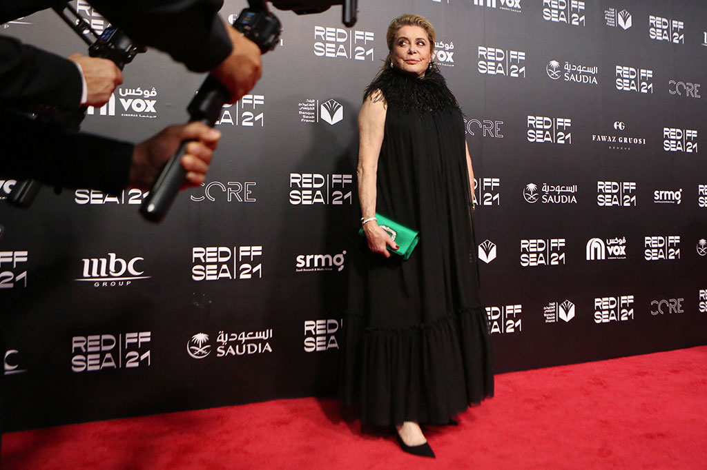 Pembukaan Festival Film Internasional Laut Merah (RSIFF) itu dihadiri oleh para selebriti Arab Saudi dan akan digelar selama 10 hari ke depan.