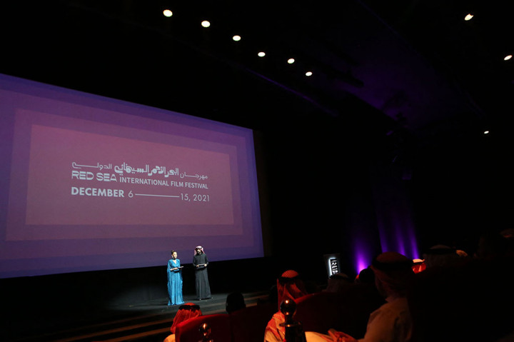 Laporan perusahaan akuntansi multinasional PwC memperkirakan box office tahunan Arab Saudi bisa mencapai angka 950 juta dolar pada 2030. Diperkirakan sebanyak 40 juta populasi di Arab Saudi dapat menyerap pertumbuhan industri layar lebar hingga 2.600 bioskop.