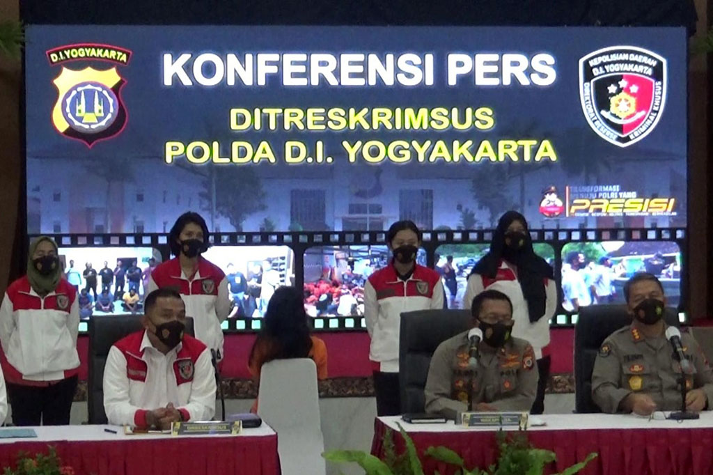 Polda DIY menyebut perempuan berinisial FCN, 23, atau yang dikenal sebagai Siskaee, pelaku video pornografi atau ekshbisionisme, di bandara Yogyakarta International Airport (YIA) tersebut untuk memenuhi kepuasan seksual dan juga mencari keuntungan secara ekonomi dalam melakukan aksinya. 