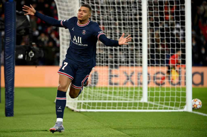 Meski sudah dipastikan lolos ke babak selanjutnya, PSG tetap bermain agresif saat menghadapi klub Belgia, Club Brugge. Hasilnya mereka berhasil membuka keunggulan saat laga baru berjalan dua menit lewat Kylian Mbappe.