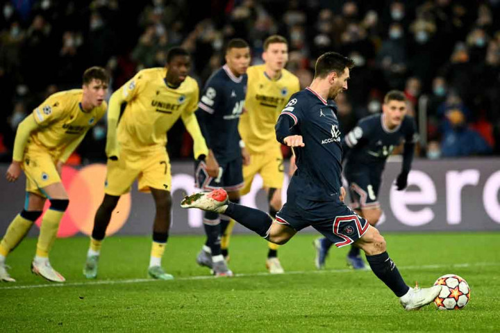 Permainan PSG di kotak penalti Brugge memaksa Van der Brempt melakukan pelanggaran kepada Messi sehingga wasit menunjuk titik putih. Messi sendiri mengambil penalti tersebut dan sukses menaklukkan Mignolet. PSG kini memimpin 4-1.