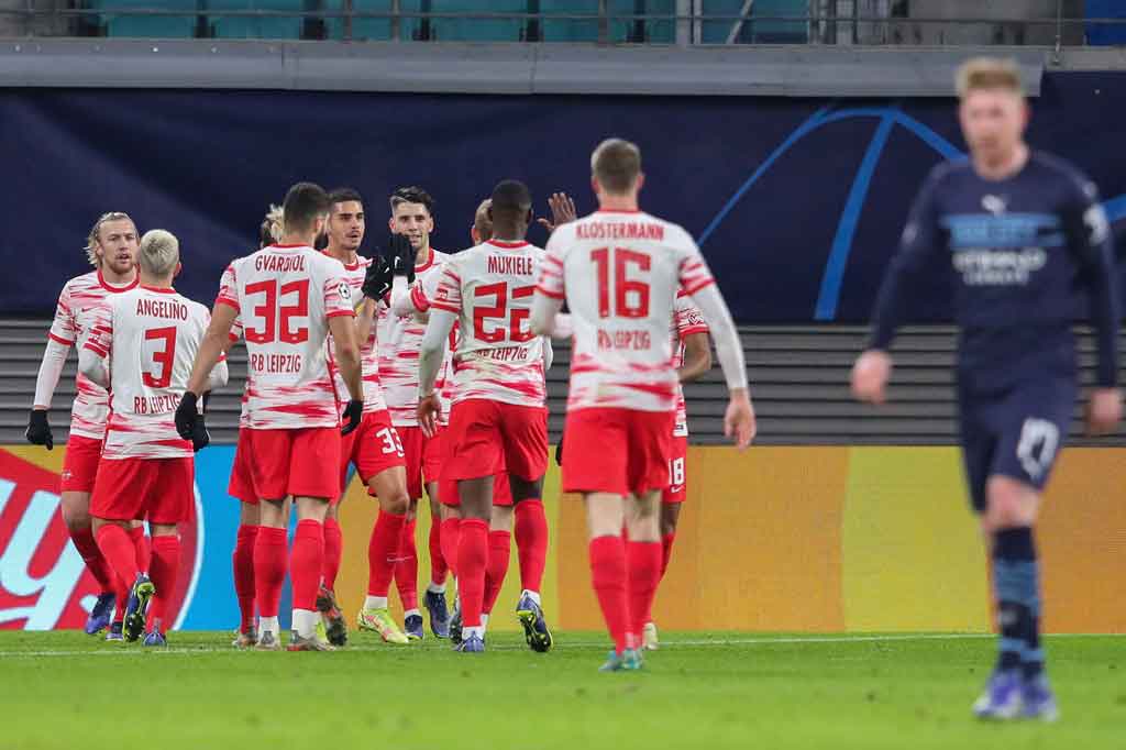 Leipzig akhirnya berhasil memecah kebuntuan pada menit ke-24. Umpan terobosan Laimer membelah pertahanan City dan diterima Szoboszlai yang berhasil menaklukkan Steffen. Skor 1-0 untuk tuan rumah.