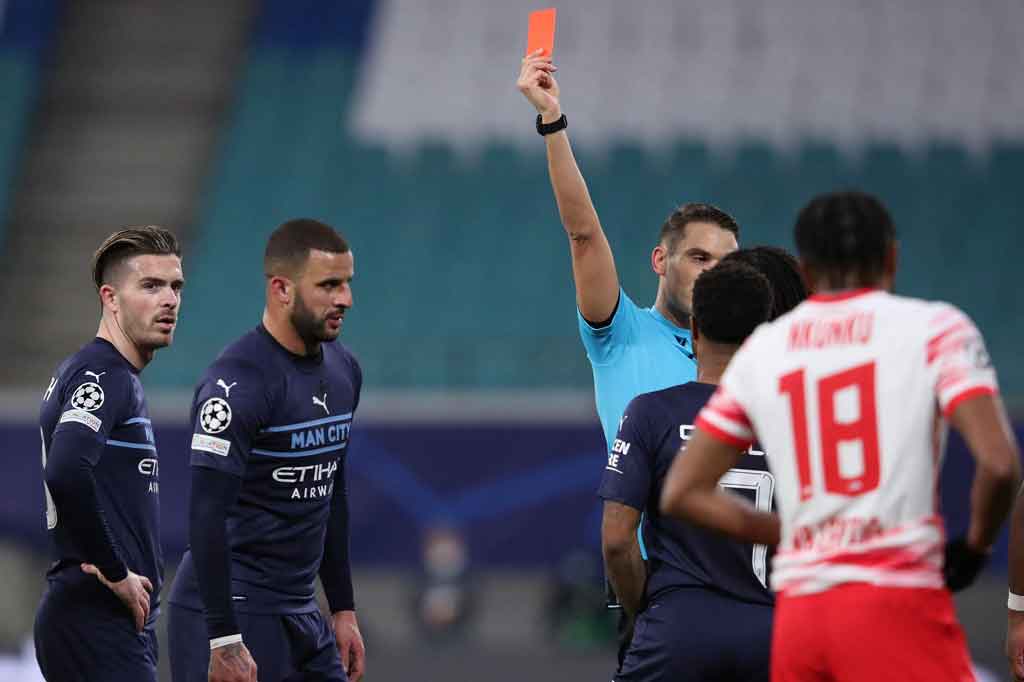 Pada menit ke-82 tim tamu harus bermain dengan 10 orang setelah Kyle Walker diganjar kartu merah oleh wasit karena melakukan pelanggaran keras terhadap Andre Silva. Tidak ada tambahan gol lagi hingga laga usai. 