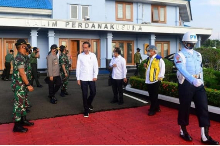 Kunker ke Kalbar, Jokowi Berikan Bantuan untuk Korban Banjir