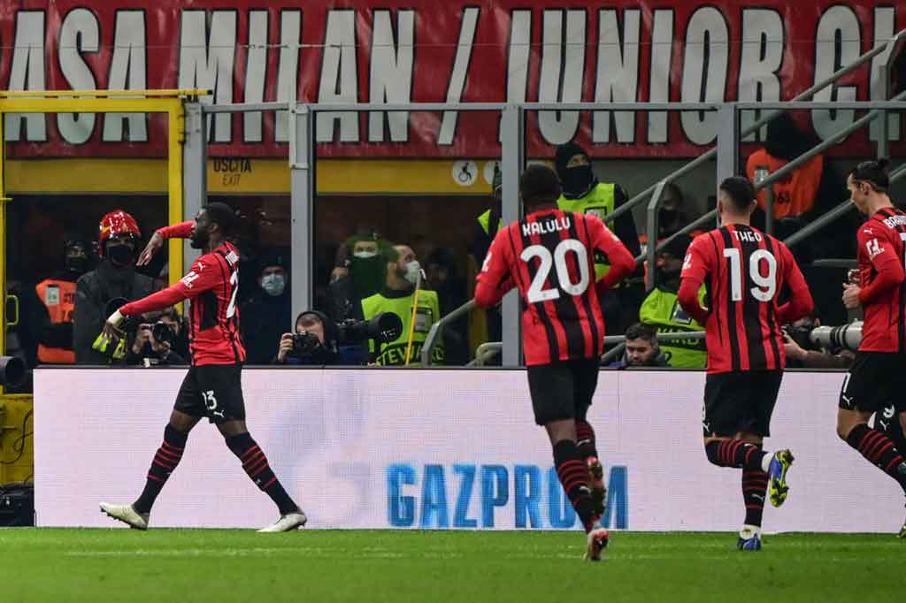 Namun Milan berhasil unggul terlebih dahulu pada menit ke-29. Sundulan Fikayo Tomori dimuntahkan Alisson Becker, tetapi bola yang jatuh di tengah kotak penalti berhasil disambarnya. Skor 1-0 untuk tuan rumah.