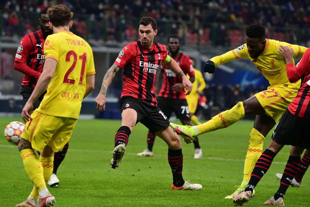 Babak kedua Milan berusaha langsung menyerang, tetapi skuad asuhan Jurgen Klopp masih bisa mendominasi penguasaan bola.