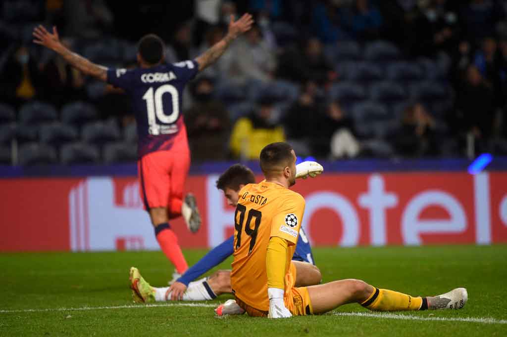 Pemain pengganti Angel Correa lalu menggandakan keunggulan Atletico dengan penyelesaian dingin lewat skema serangan balik pada menit ke-90.