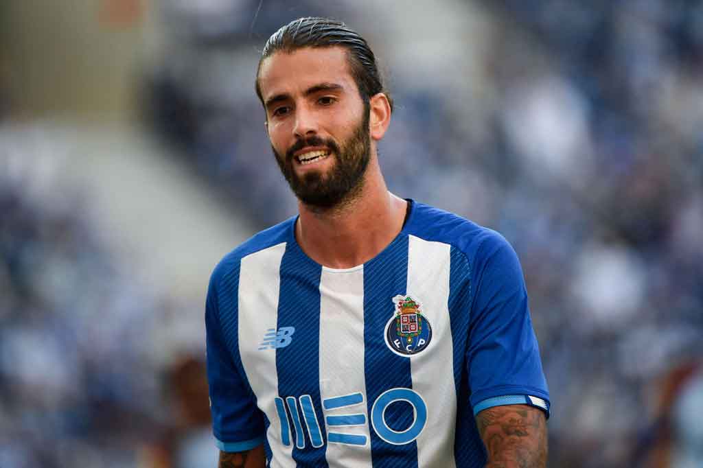 Porto kemudian mendapatkan gol pelipur lara dari tendangan penalti yang dikonversi dengan baik oleh Sergio Oliveira yang sekaligus menjadi tendangan terakhir dalam laga ini.
