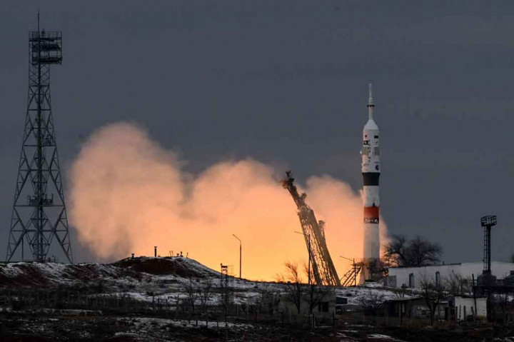 Pesawat ruang angkasa Soyuz MS-20 yang membawa awak kosmonaut Rusia Alexander Misurkin, miliarder Jepang Yusaku Maezawa dan asisten produksinya Yozo Hirano meluncur ke Stasiun Luar Angkasa Internasional (ISS) dari kosmodrom Baikonur di Kazakhstan pada Rabu, 8 Desember 2021.