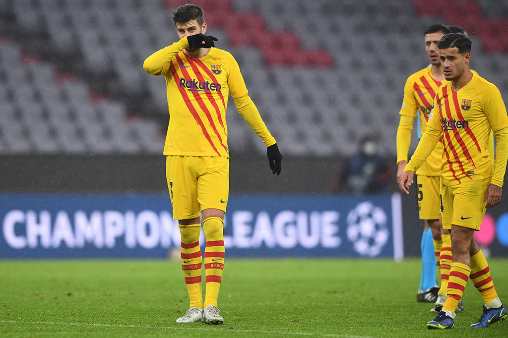 Barca nyaris tak bisa melakukan banyak hal di sisa waktu yang ada dan harus menerima kenyataan pahit untuk pertama kalinya sejak 2000 harus absen dari babak gugur Liga Champions dan turun kasta ke Liga Europa.