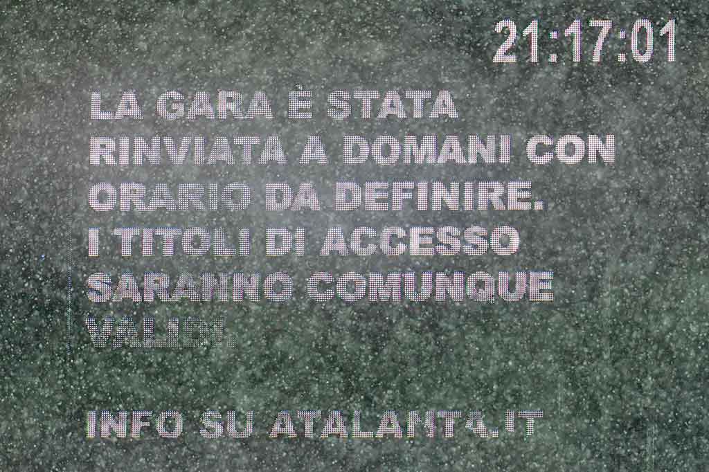 Media sosial Atalanta menyatakan pertandingan akan diundur ke hari Kamis setempat, tetapi UEFA belum mengumumkan rincian penjadwalan ulang laga. 