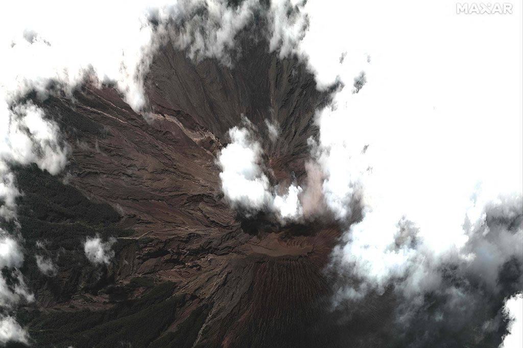 Awan panas guguran Semeru mengakibatkan sedikitnya 39 orang meninggal dunia dan kerusakan di sektor permukiman, pendidikan, maupun sarana, dan prasarana.