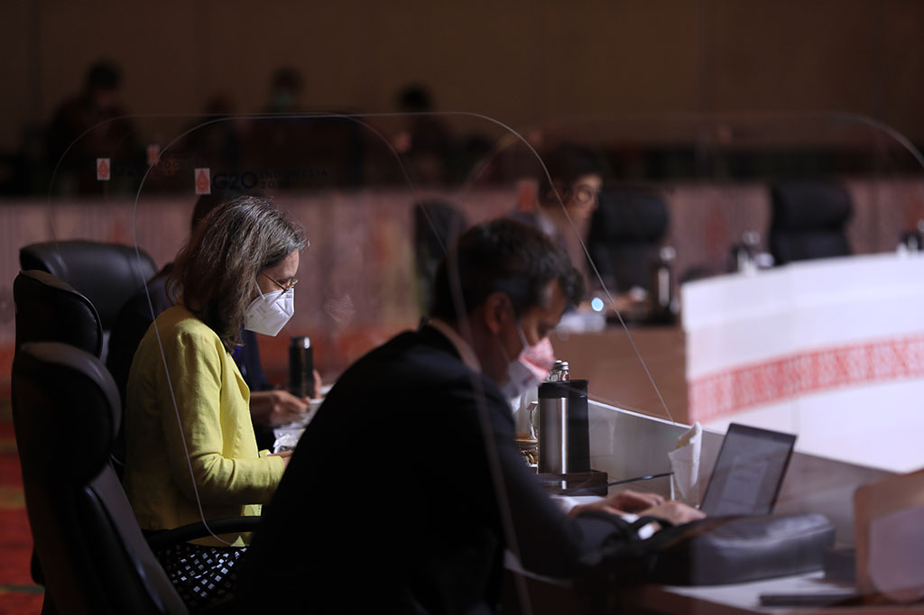 Dan terakhir, International Taxation, membahas perpajakan internasional, utamanya terkait dengan implementasi Framework bersama OECD/G20 mengenai strategi perencanaan pajak yang disebut Base Erotion and Profit Shifting (BEPS)