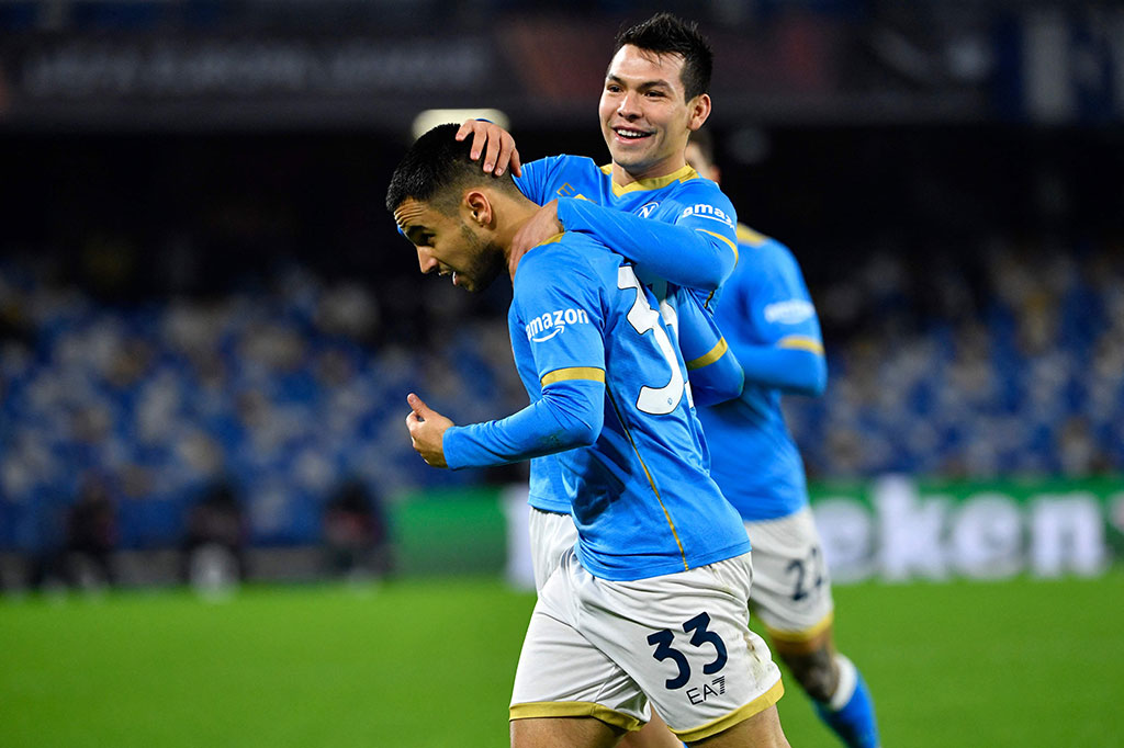Napoli berhasil membuka keunggulan saat laga baru berjalan empat menit. Adam Ounas membuat I Partenopei unggul lebih dulu lewat tembakan yang mengarah ke tiang jauh gawang Kasper Schmeichel.