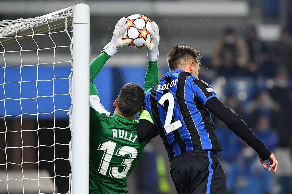 Аталанта барселона. Аталанта Морено. Аталанта игроки. Geronimo rulli Ajax.