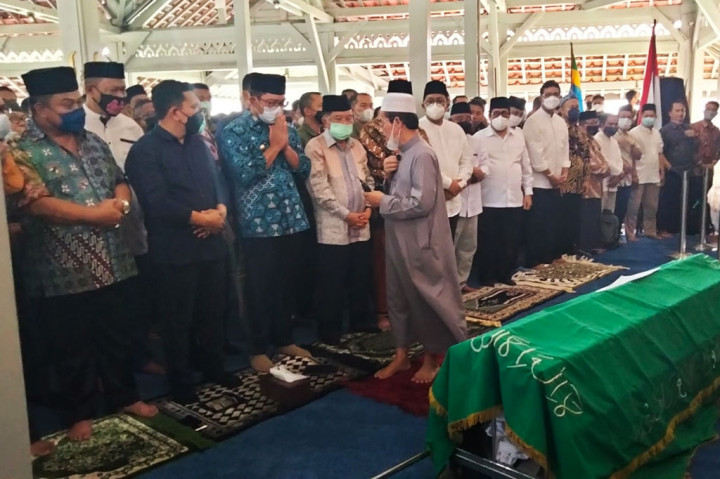 Sebelumnya, Oded dinyatakan meninggal dunia karena terkena serangan jantung. Oded kolaps saat tengah melaksanakan Salat Jumat di Masjid Mujahidin, Jalan Sancang. Oded direncanakan menjadi Khatib Salat Jumat.