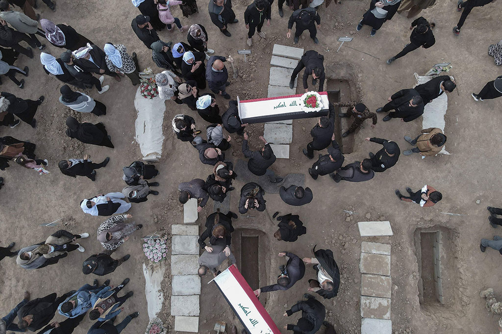 Pada November, pengadilan Jerman, dalam sejarah pertama, memenjarakan seorang anggota ISIS Irak seumur hidup karena kejahatan perang terhadap Yazidi, menyatakan dia bersalah atas genosida.