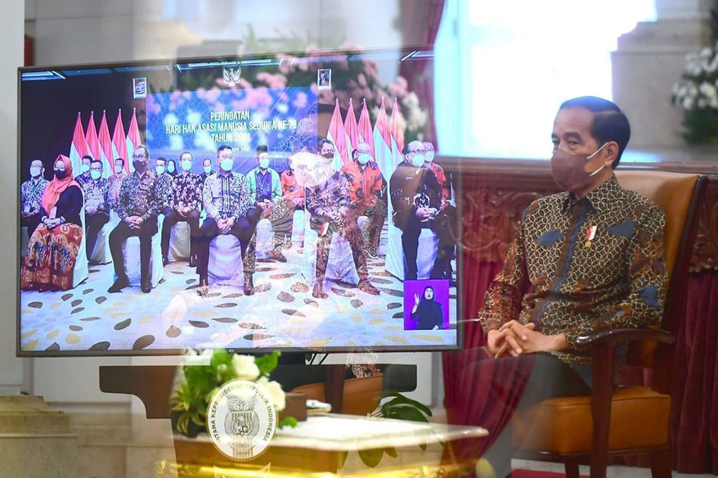 Kepala Negara menuturkan, perkembangan revolusi industri 4.0. juga menuntut untuk dapat mengantisipasi beberapa isu HAM, termasuk kegelisahan dan kekhawatiran masyarakat terhadap sanksi pidana dalam UU Informasi dan Transaksi Elektronik (UU ITE). Presiden pun telah menginstruksikan jajarannya untuk mengedepankan edukasi dan langkah persuasif dalam penanganan perkara ITE.