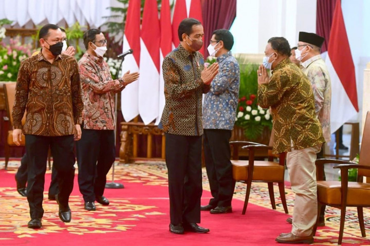 Lebih lanjut, Presiden Jokowi mengatakan bahwa perlindungan data pribadi juga menjadi perhatian serius pemerintah dan menjadi bagian yang tidak terpisahkan dari HAM. Presiden menginstruksikan jajarannya untuk menyelesaikan pembahasan regulasi mengenai hal tersebut.