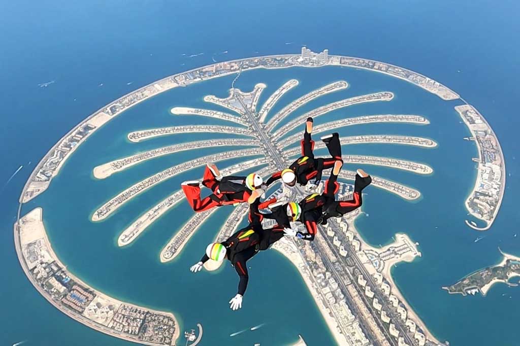 Tim Terjun Payung Kopassus TNI AD mengikuti Kejuaraan Terjun Payung Dunia yang bertajuk 6th Dubai International Parachuting Championship yang diselenggarakan di Dubai, Uni Emirates Arab. Kejuaraan berlangsung pada 7-18 Desember 2021.