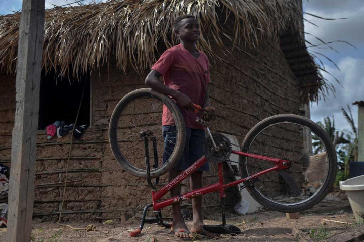 Namun hadiah favorit Silva adalah sepeda yang ia terima dari seorang guru di sekolahnya.