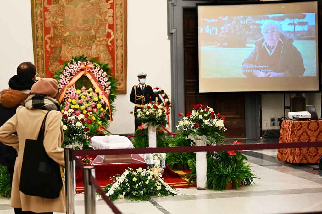 Wertmueller, yang dianggap sebagai sutradara perempuan paling terkenal di negara itu, memulai karirnya di film sebagai asisten Federico Fellini sebelum menjadi ratu komedi Italia dengan serangkaian film pada 1960-an dan 1970-an.