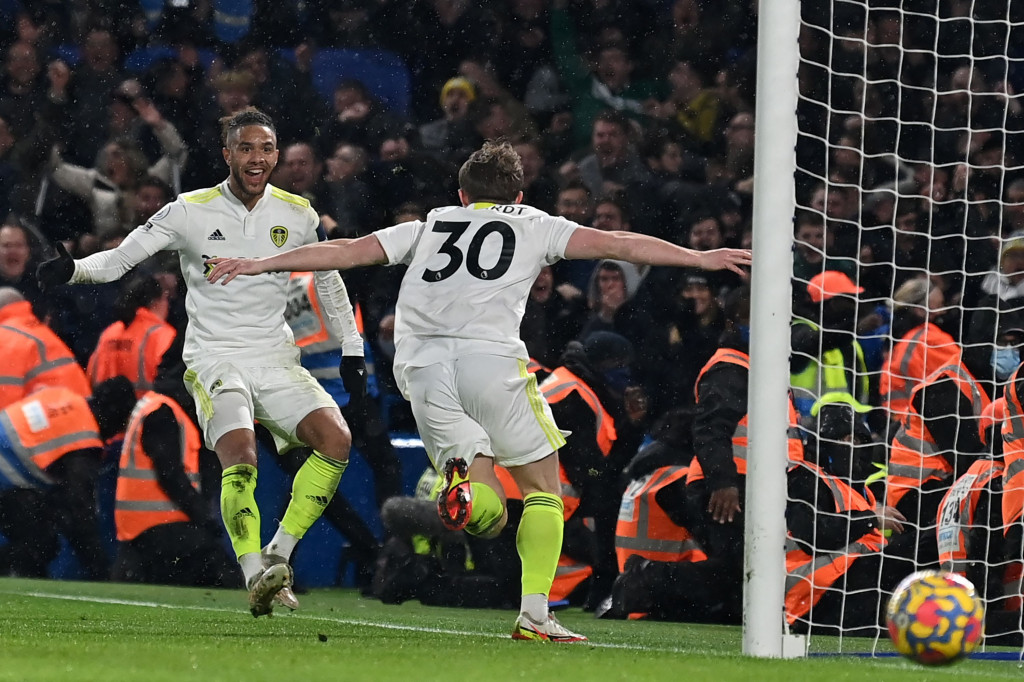 Namun, Leeds bisa menyamakan lagi lewat gol Joe Gelhardt.
