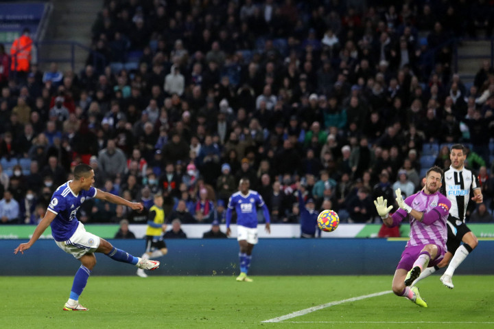 Leicester mendominasi jalannya pertandingan sejak menit pertama. Anak asuh Brendan Rodgers pun mampu unggul pada menit ke-37 lewat penalti Youri Tielemans.